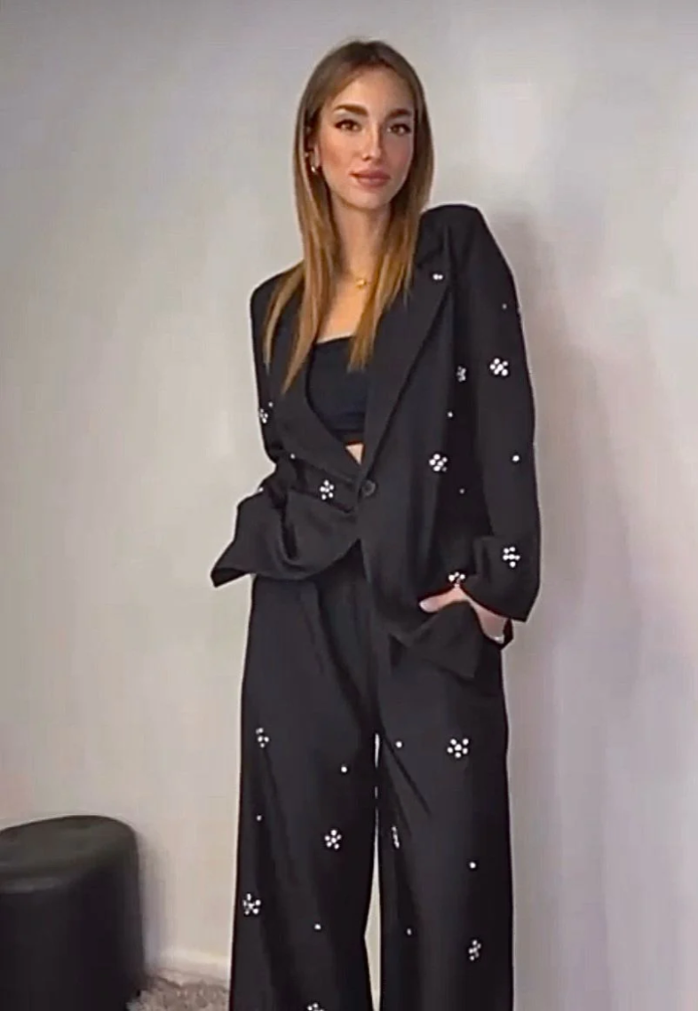 Farrah™ | Elegantes Ensemble mit Steindetails