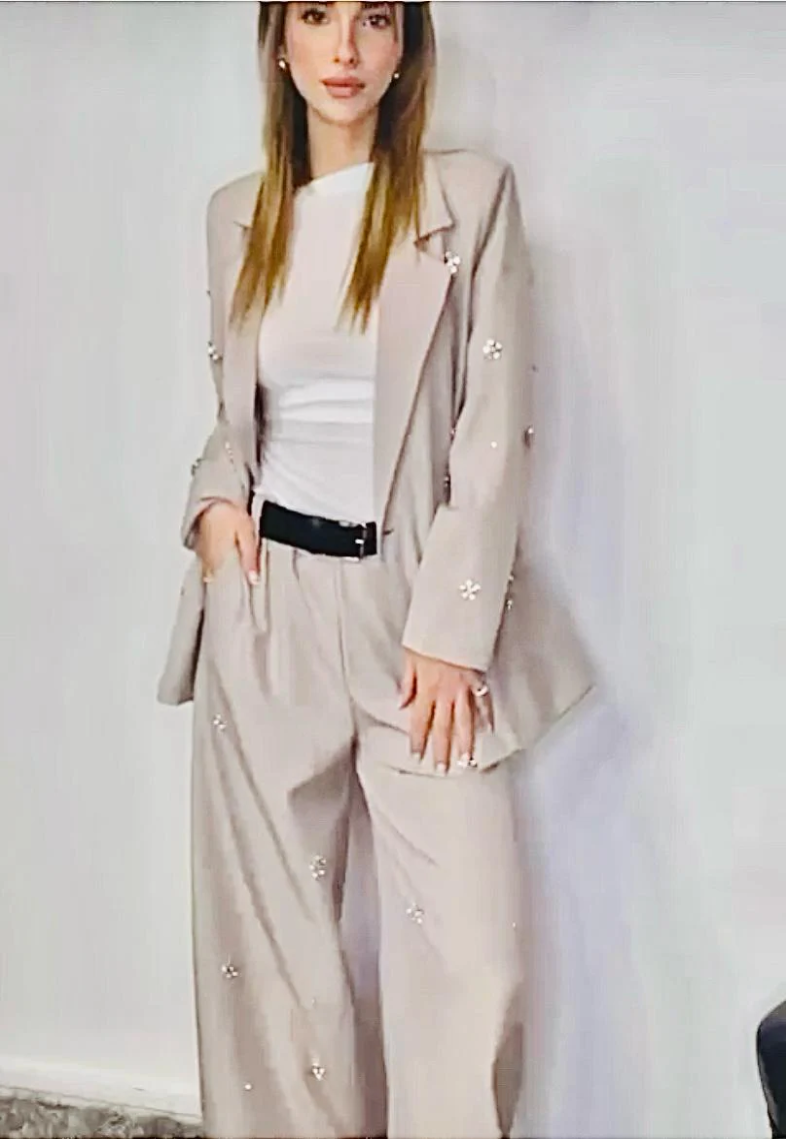 Farrah™ | Elegantes Ensemble mit Steindetails